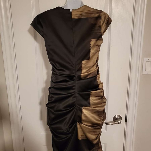 Le Chateau ruched dress - Picture 2 of 6